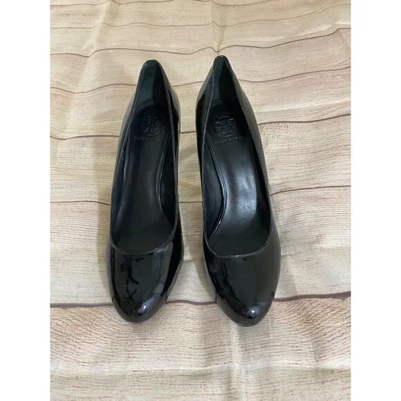 Tory Burch Women's Black Patent Leather High Heel Pumps - 9 1/2M - Picture 2 of 11
